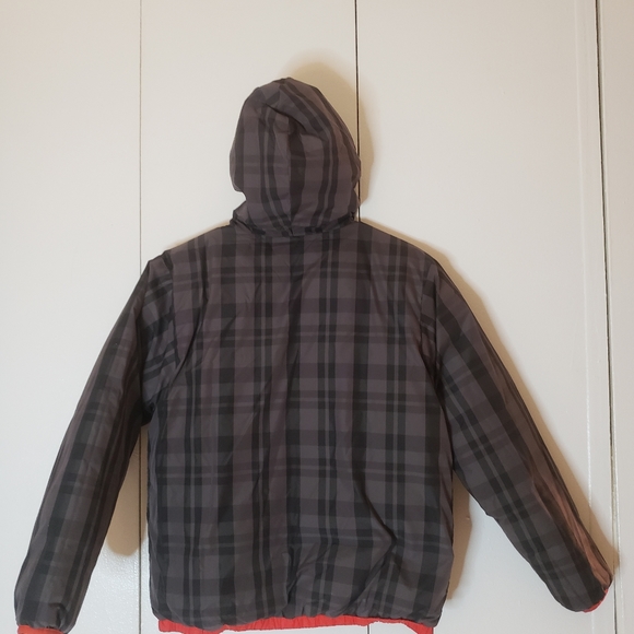 The north face boys jacket.sz L.riversable hoodie. The red side has some stain - Picture 5 of 8